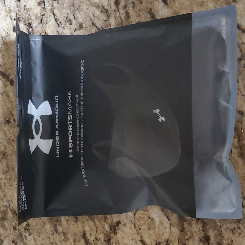 Under Armour sports mask M/L